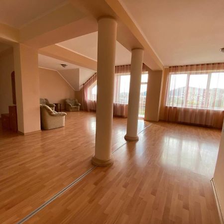 Apartments On Parkaniya 2A ムカチェヴォ エクステリア 写真