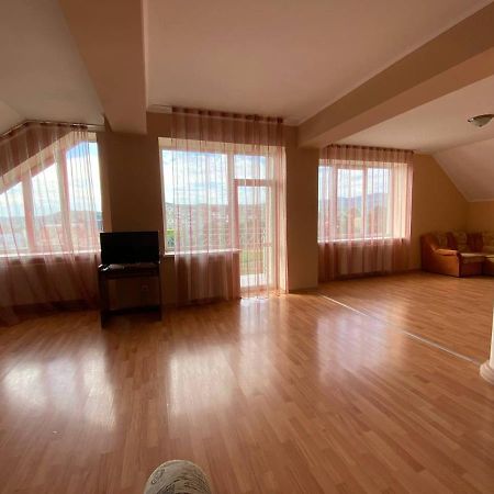 Apartments On Parkaniya 2A ムカチェヴォ エクステリア 写真